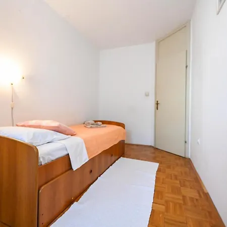 Apartment Mihaela *