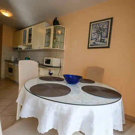 Mihaela Apartment *