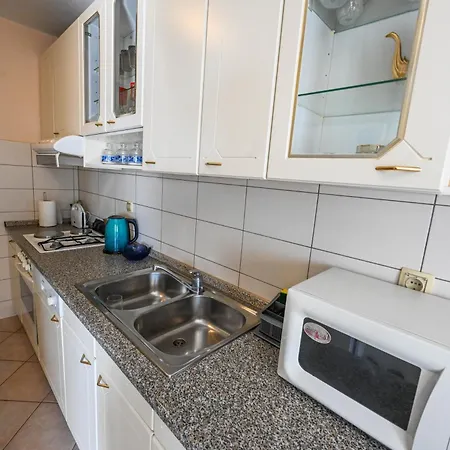 Mihaela Apartment