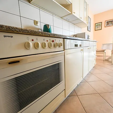 Apartment Mihaela *