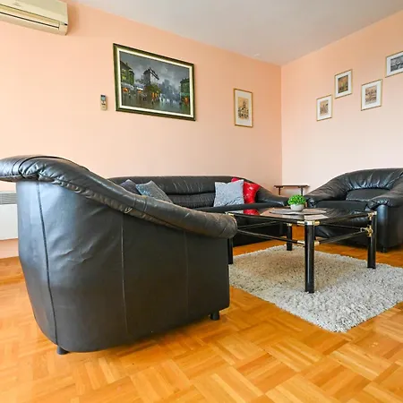 Apartment Mihaela *