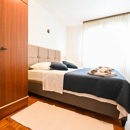 Mihaela Apartment
